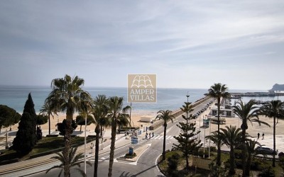 Nice and spacious apartment in the port of Altea with beautiful views.